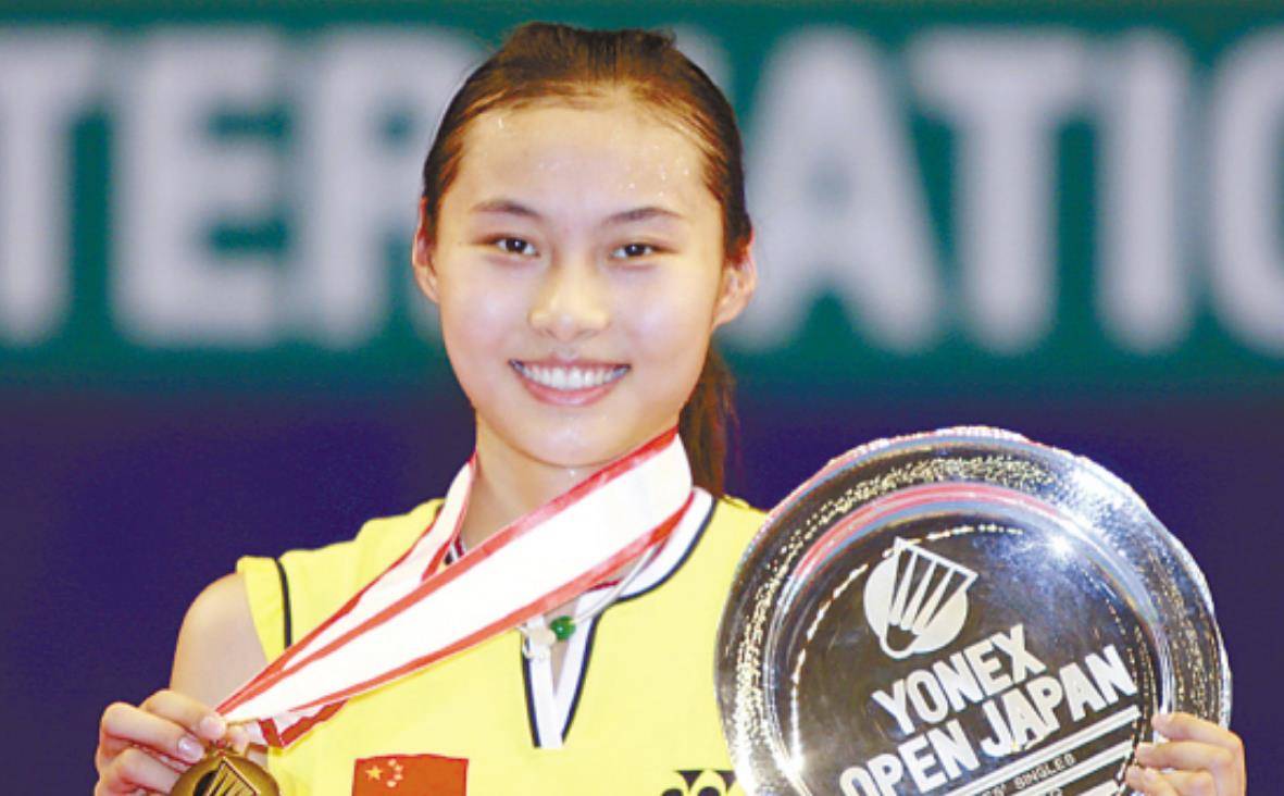 羽坛女神王仪涵:25岁前不谈恋爱,退役后嫁师弟,如今成王老师_羽毛球