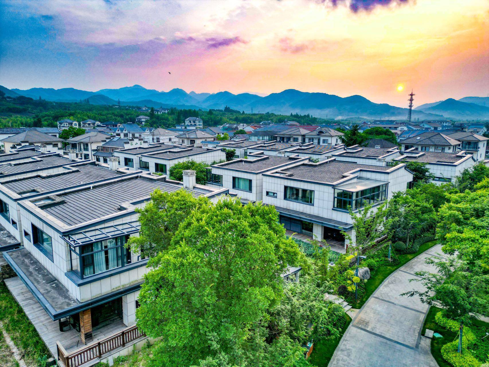 位于杭州市余杭区径山镇,径山镇是国家级生态小镇,全域5a景区,拥森林