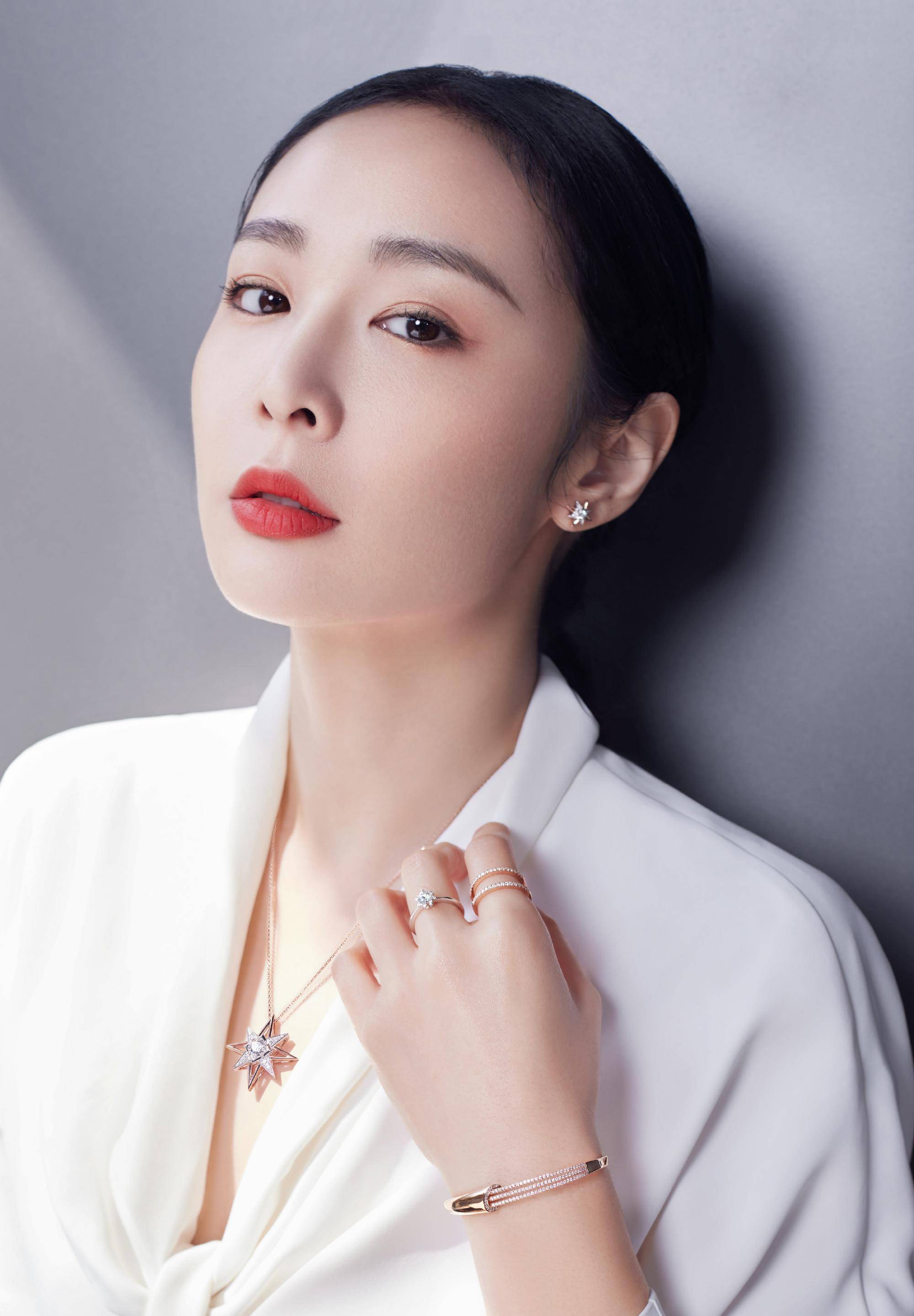 高叶女神模特照!就像春天温暖的光!