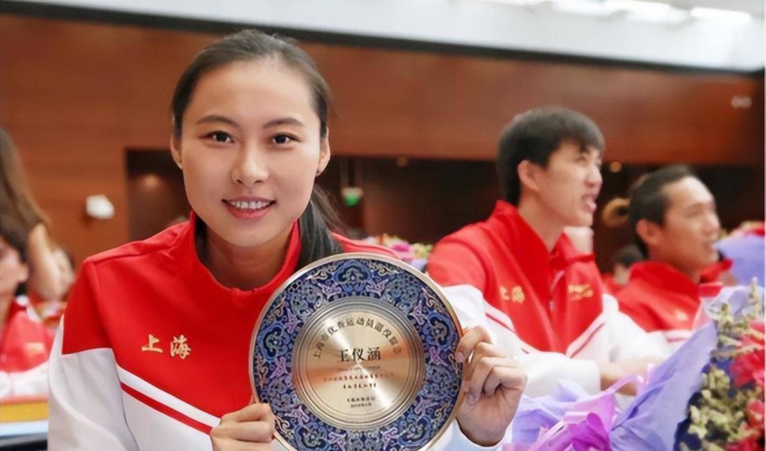 羽坛女神王仪涵:25岁前不谈恋爱,退役后嫁师弟,如今成王老师_羽毛球
