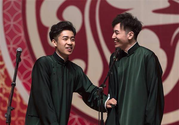 德云社打破规矩的几组搭档,捧哏年龄小却能掌控全场,好样的!