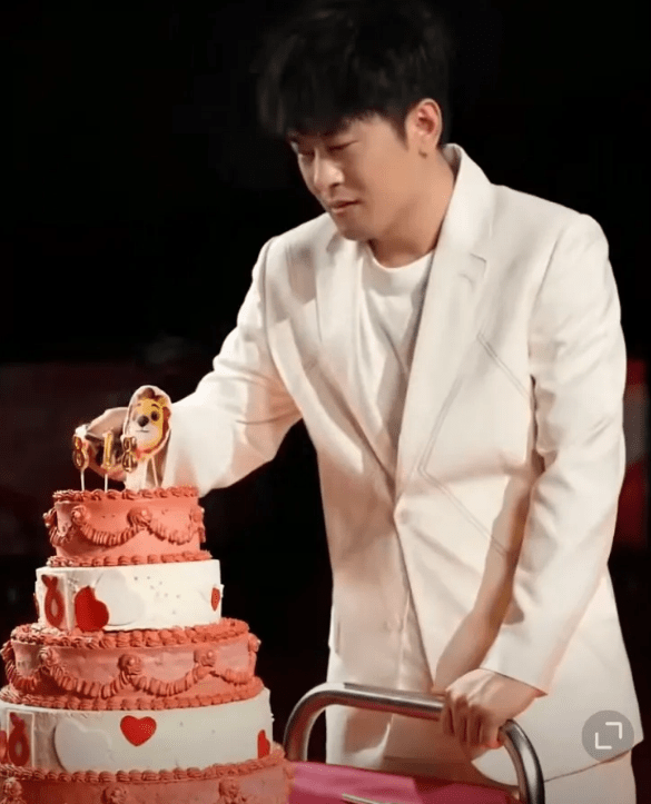 辛巴818生日会引爆直播圈,预约人数破2000万,粉丝破亿再创辉煌_商品