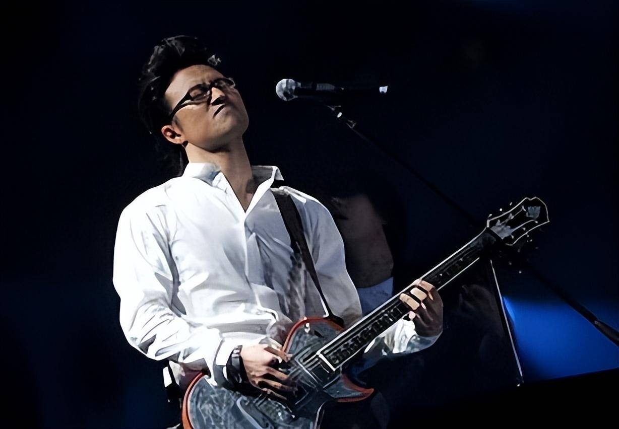 汪峰携女现身毕夏生日,因"手放胸前"被批_张恒远_女儿_家人