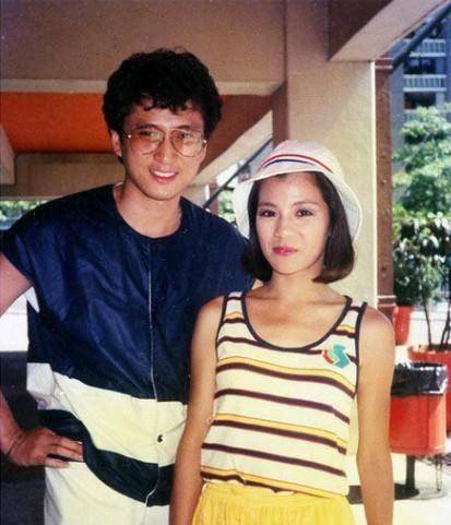 可没想到道歉没看到,反而看到了汤镇业和吴君如的绯闻,愤怒之余的