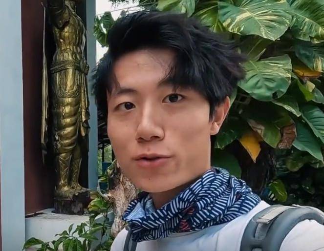 旅游博主疑似被缅甸控制,举止怪异暗示网友求救,同行曝光其现状_胡懿