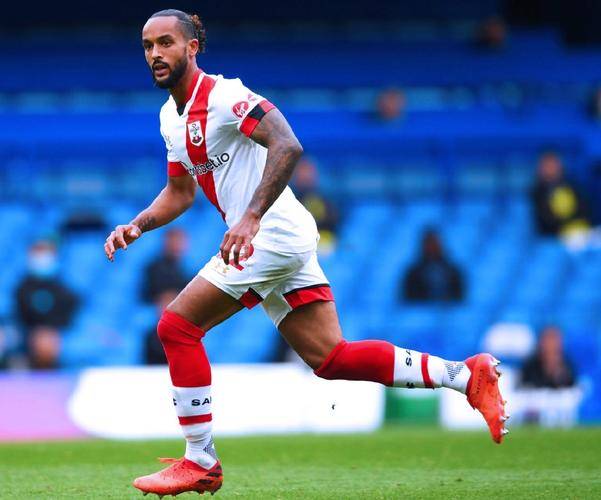 前英格兰国脚,阿森纳名宿沃尔科特宣布结束自己的球员生涯_退役_贡献