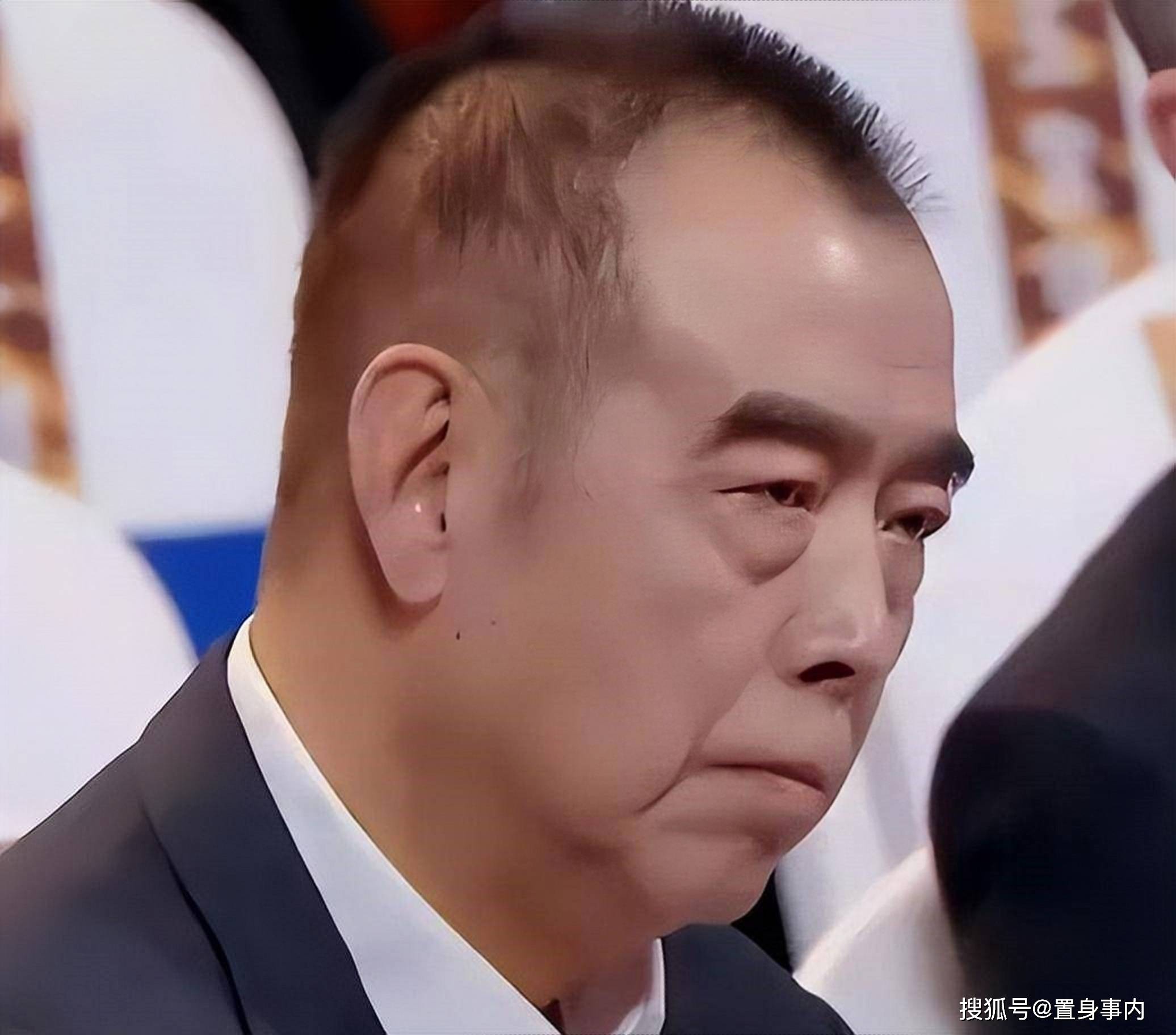 陈凯歌新片《志愿军》海报引热议,未上映先道歉,网友评价一针见血