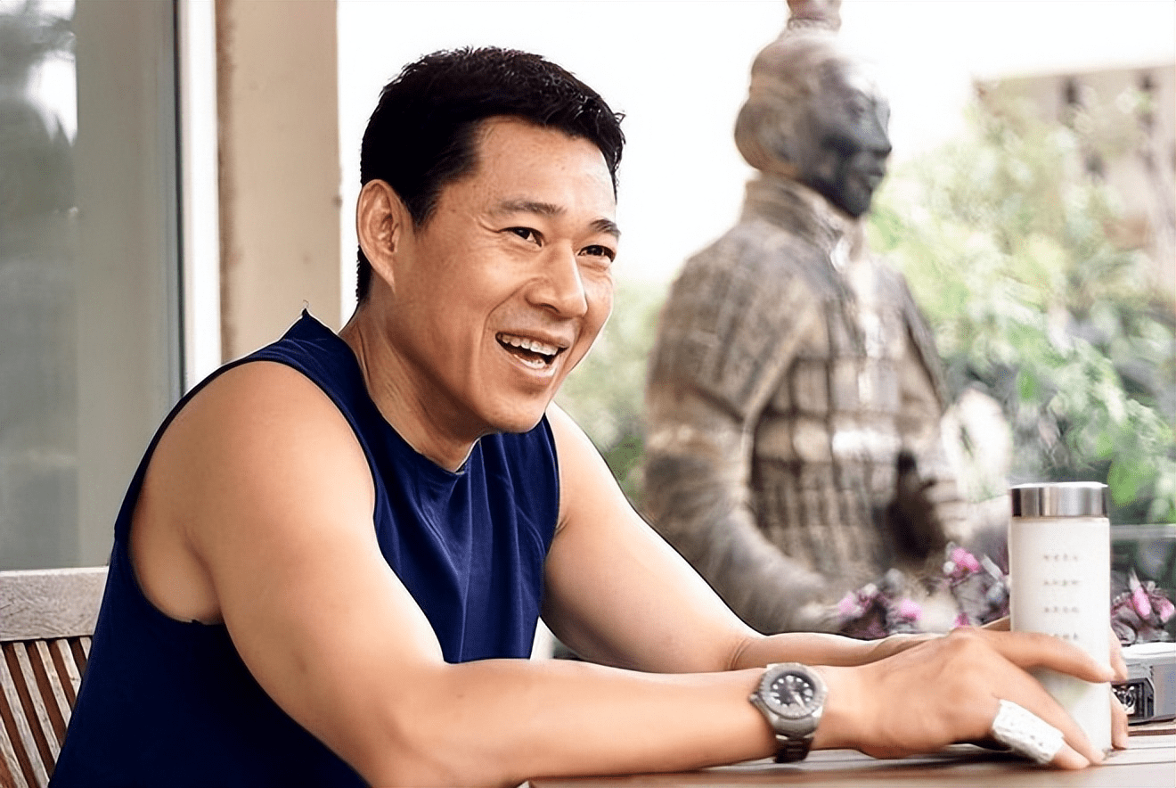 只是两个人在婚后没有生下属于他们的孩子,张博宇是张丰毅跟霍凡两个