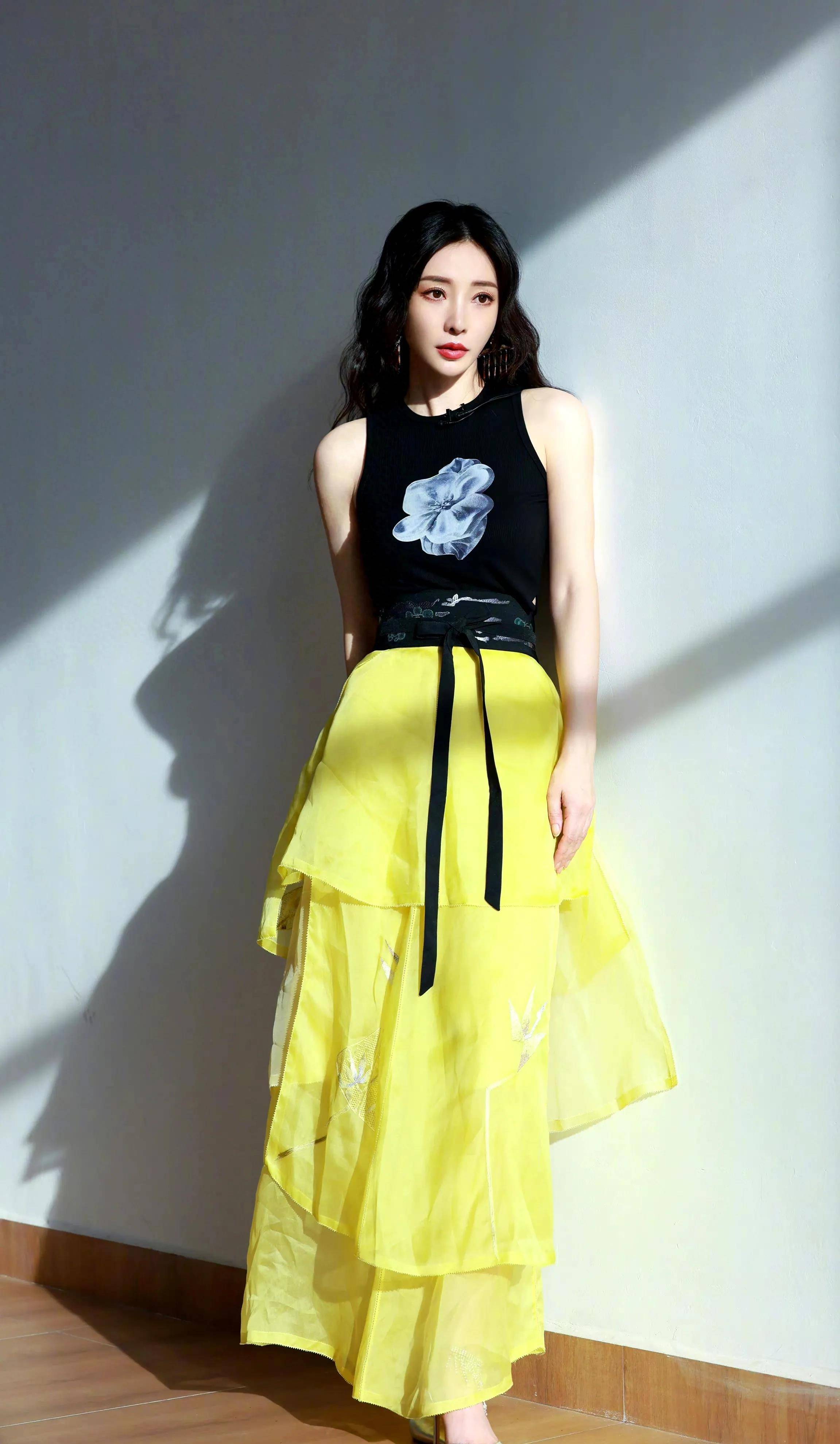 柳岩230805精致图集精致魅力_活动_女性_风格