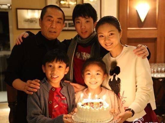 导演"太太团"大比拼,陈婷隐婚生育,陶红少女依旧,她三观炸裂_徐帆