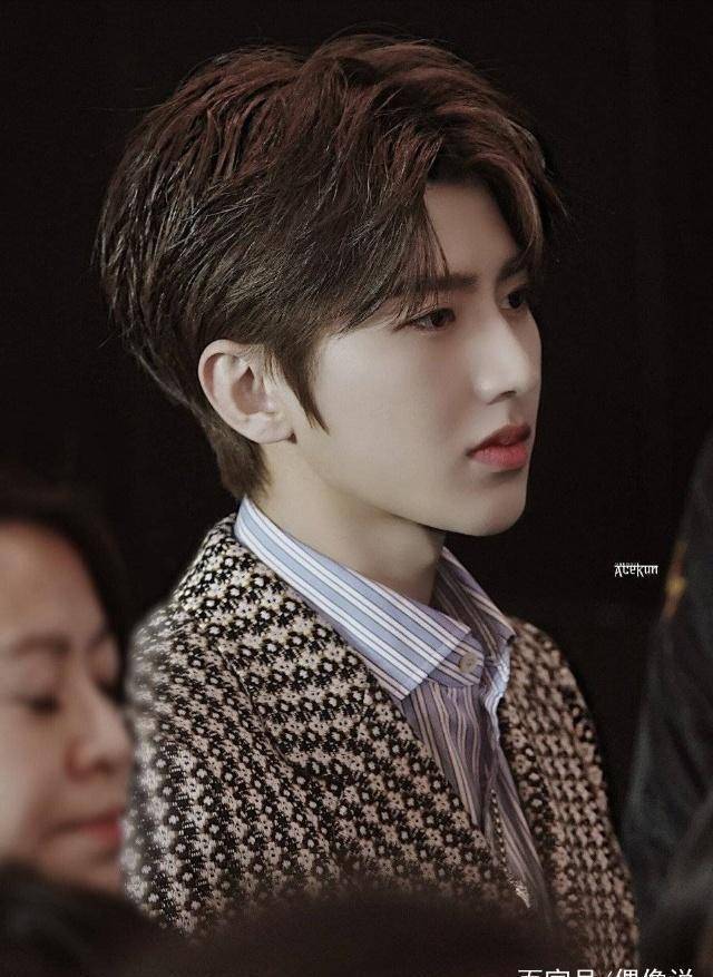 蔡徐坤在最新采访中用到饭圈新梗,看来坤坤平时很关注ikun_音乐_祝福