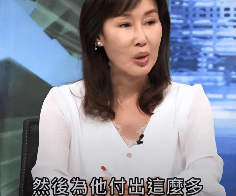 如果不是近期夏光莉发现蓝文青的第二部手机,他们之间也许还会继续