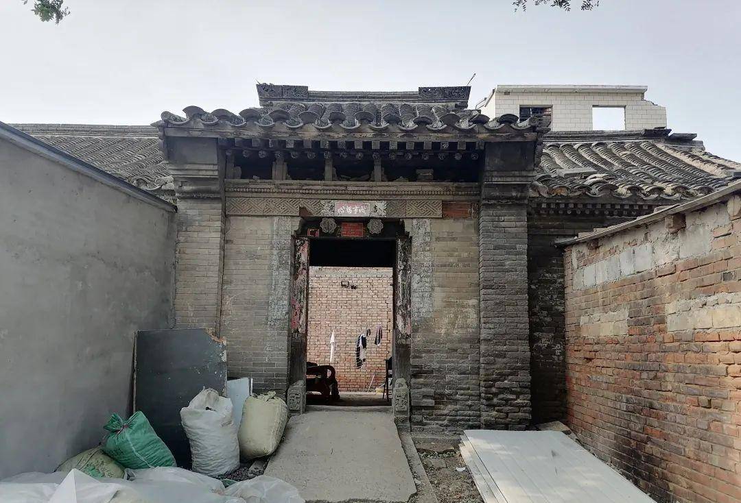 刘家大院门楼门楼内的门板及门檐檩上的彩画刘家大