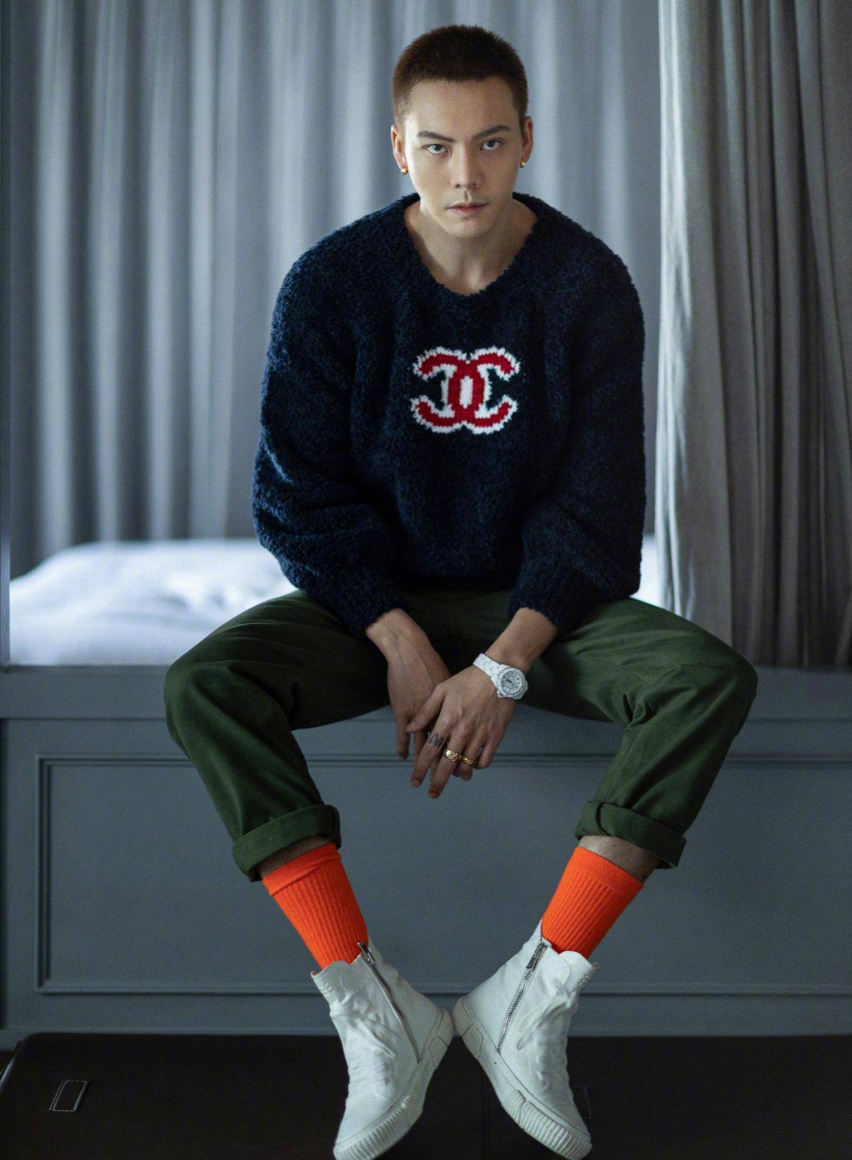 陈伟霆李现同框荷尔蒙爆棚,周迅刘雯穿小香风比美,露迷人丝袜腿_寸头