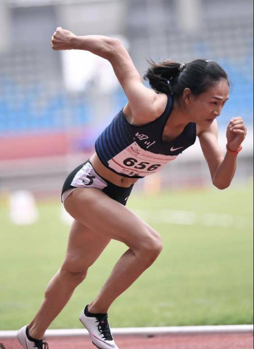 狂奔50米逆转夺冠,北体博尔特杨会珍,400米不减速堪比范尼凯克_比赛