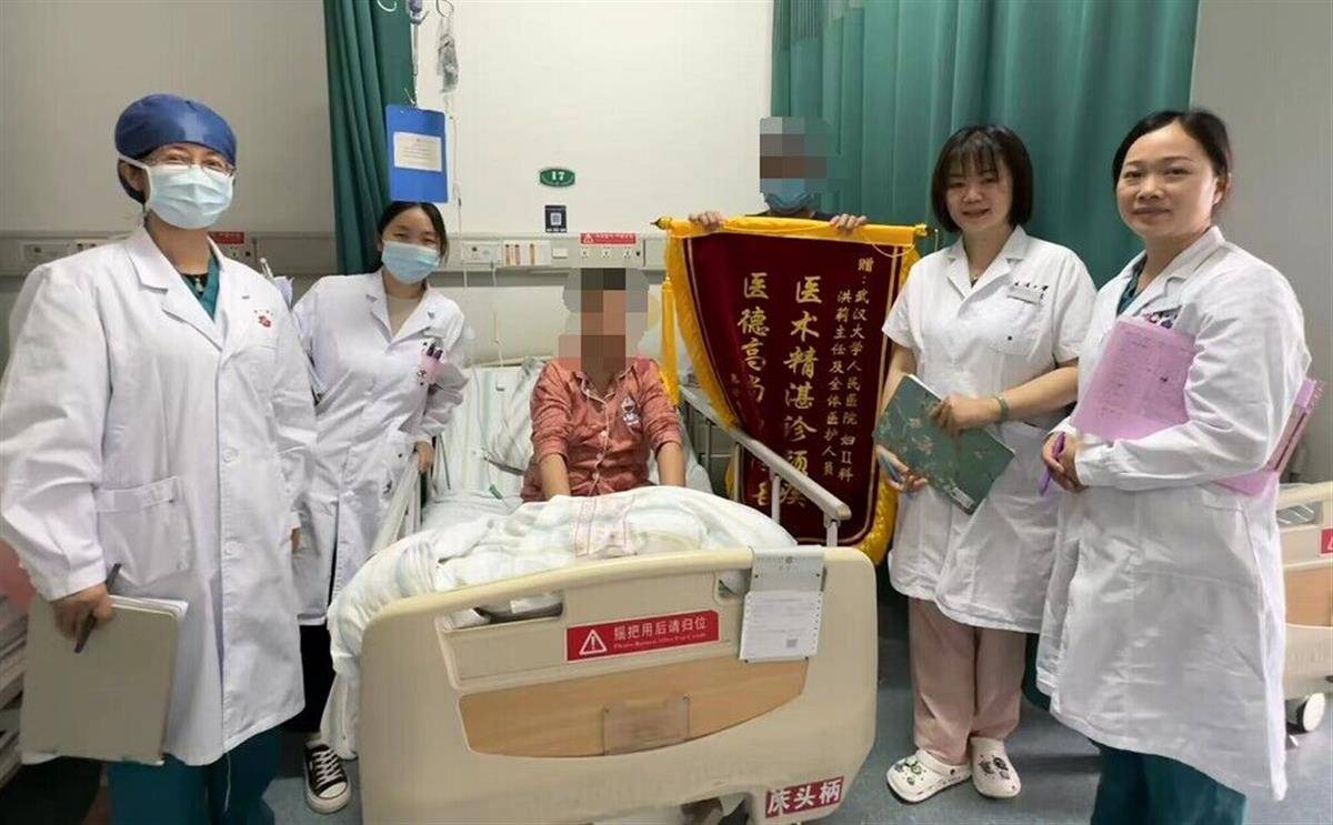"医生妈妈"妙手为"石女"重塑"女儿身"_佳佳_手术_阴道