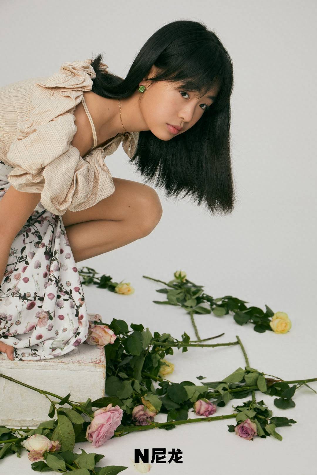 佟大为长女首拍大片,颜值超高撞脸王祖贤,13岁身高直逼1米8_佟知霏