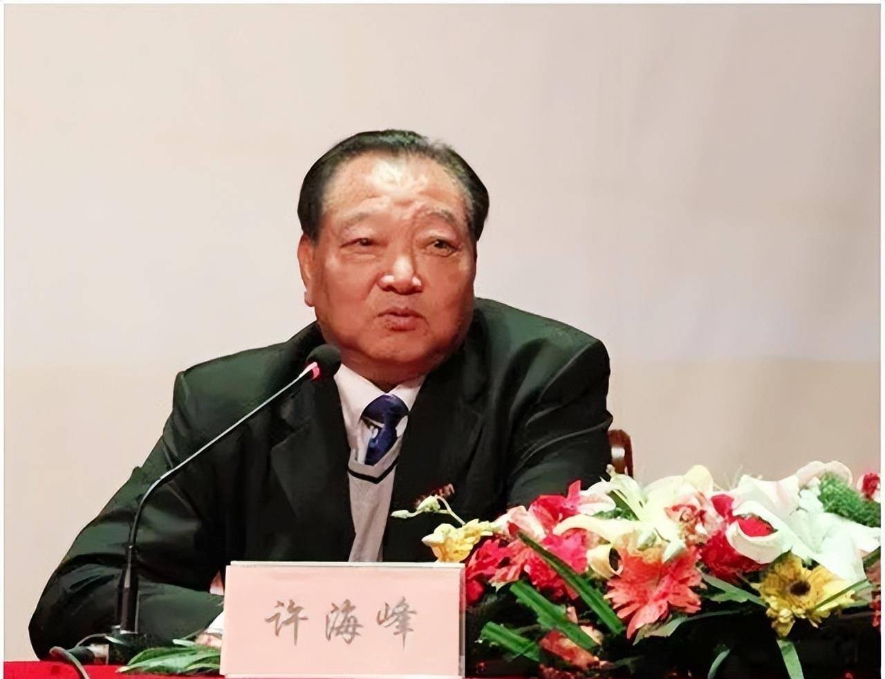 "我们首金得主"许海峰近况:66岁住单位房,视力衰退,尽显老态