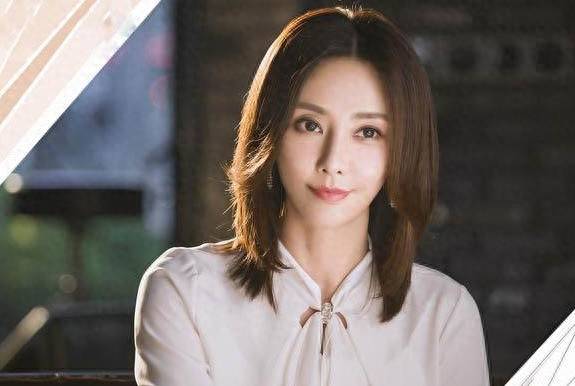 马雅舒夫妇时隔2年营业:18岁继女拥有模特身材,7岁的米娅像爸爸