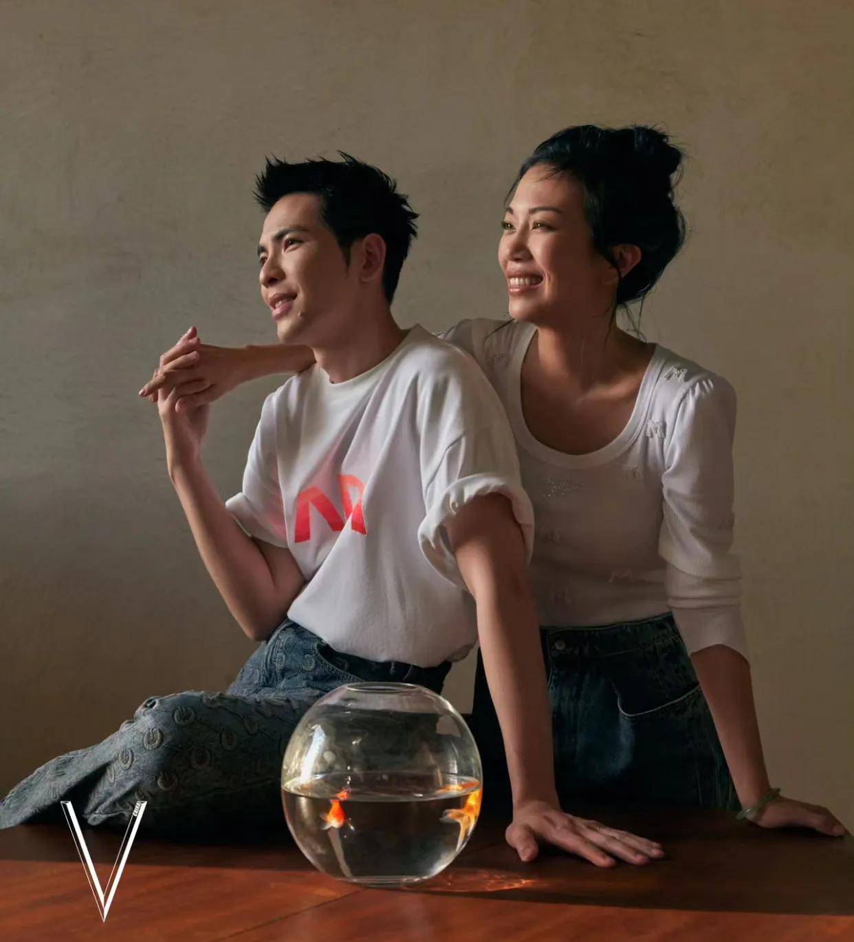 萧敬腾与未婚妻summer甜蜜同框拍杂志,谈及恋情和生子计划_老萧_因为