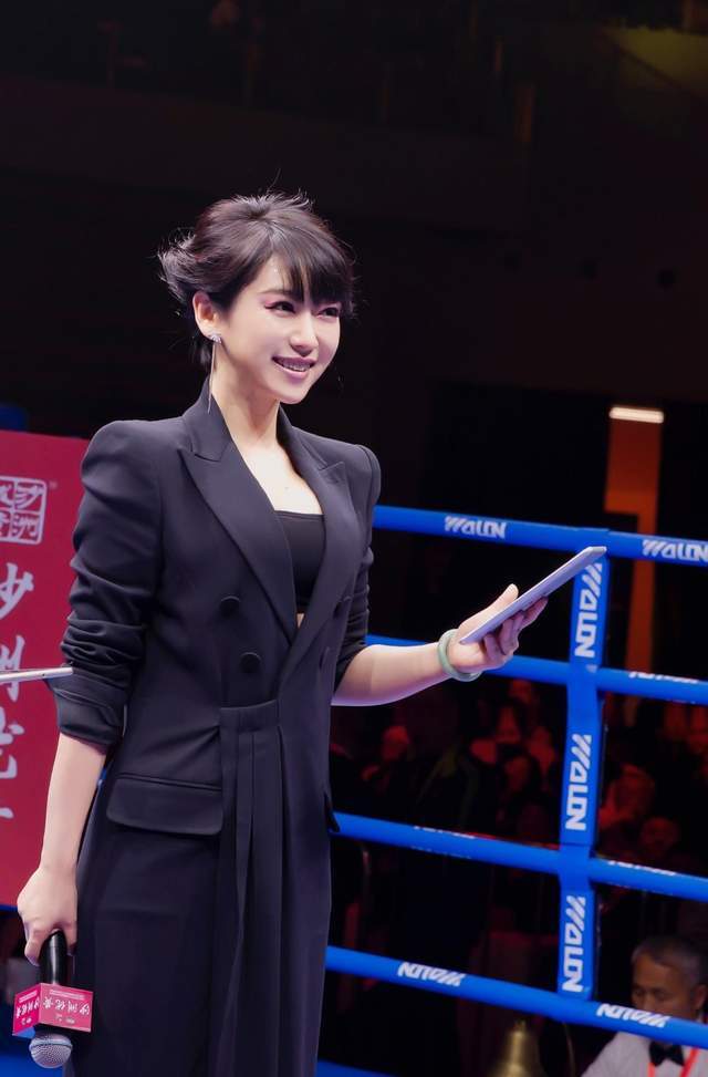 双语格斗主持人苏航"英"气逼人_发音_英语_韩乔生