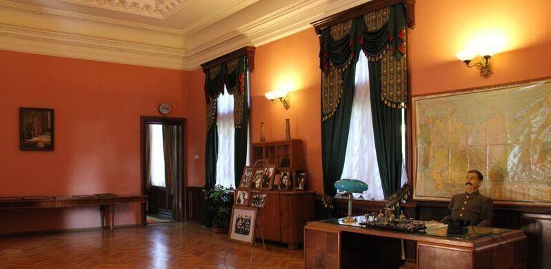 斯大林在二战时如何用特殊的方式向受委屈的朱可夫道歉?