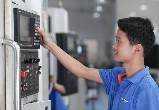 cnc技术员招工 附近急招CNC技术员