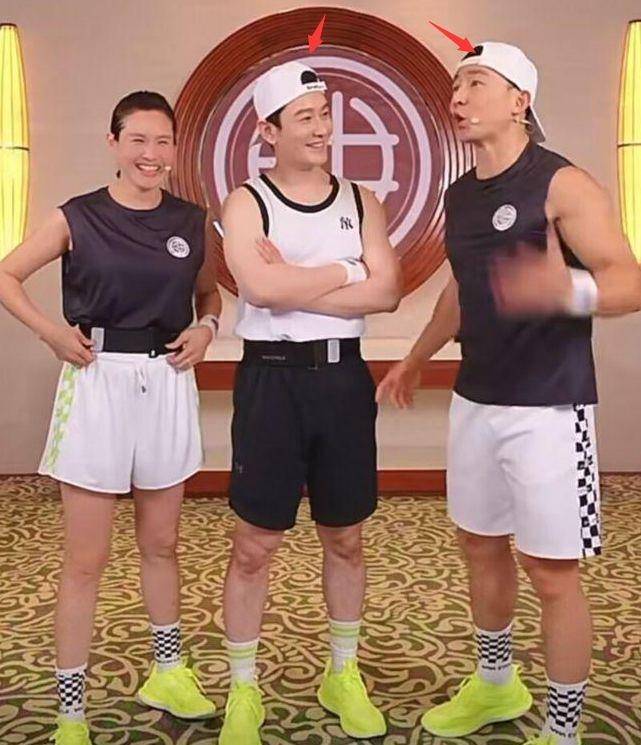 黄晓明新片首映礼称体重,脚上厚底鞋太抢镜,却被质疑只有170_鞋子