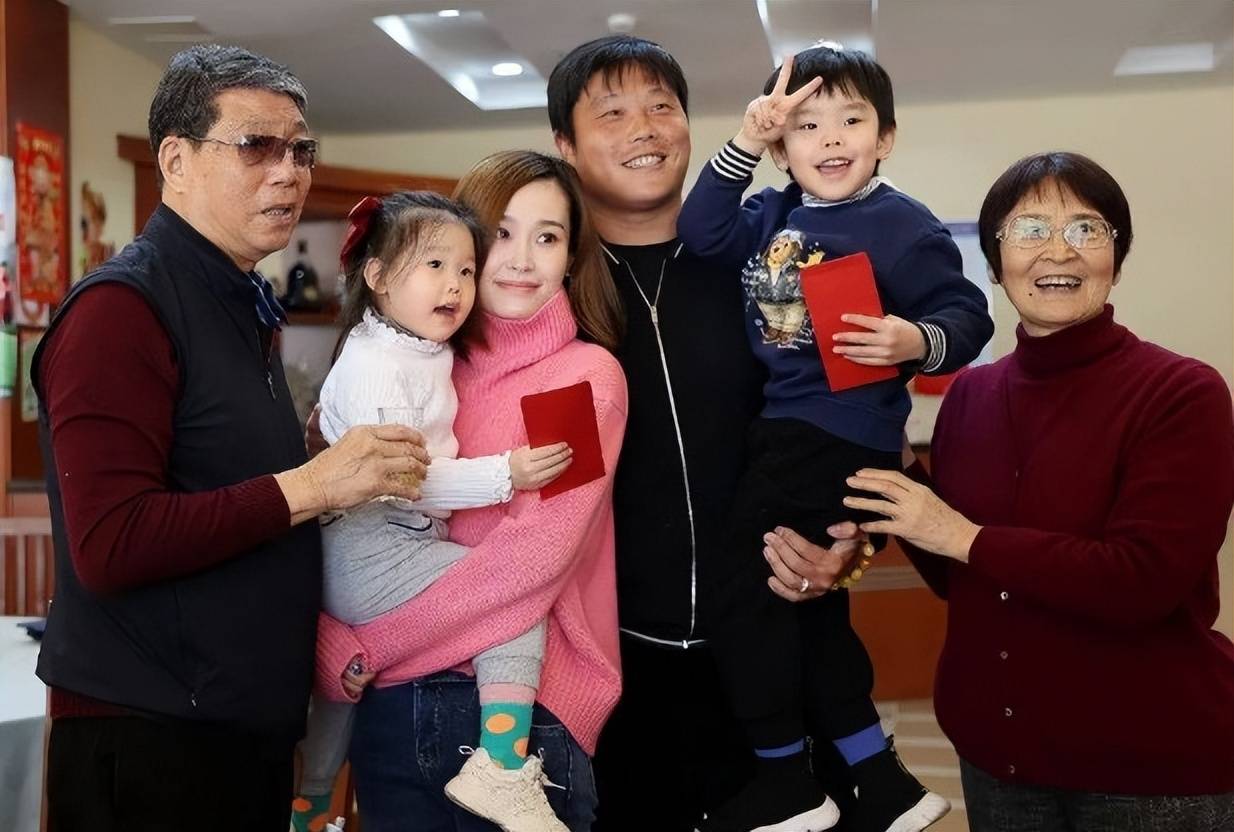 蔡慧康发文奚落海港球迷是修灯泡的,要背对球迷搞对抗_比赛_上海_技术