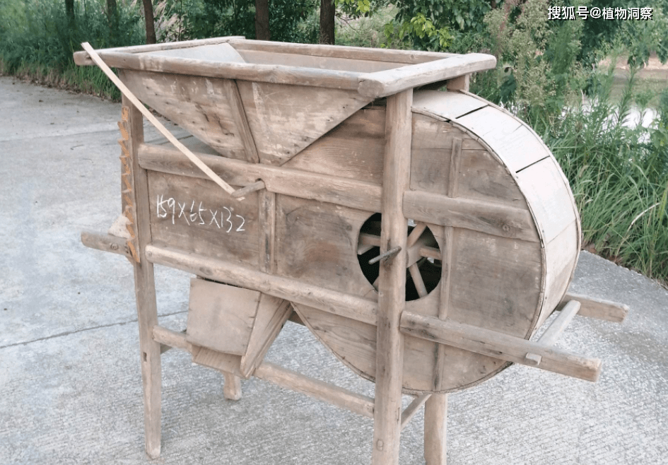 农村8种老物件,有谷风车,打谷机,蓑衣,尿桶,你都还认得吗?