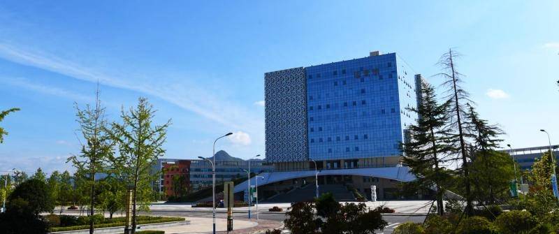 遵义医科大学-明德笃学,求是致用_高校_地方_南迁