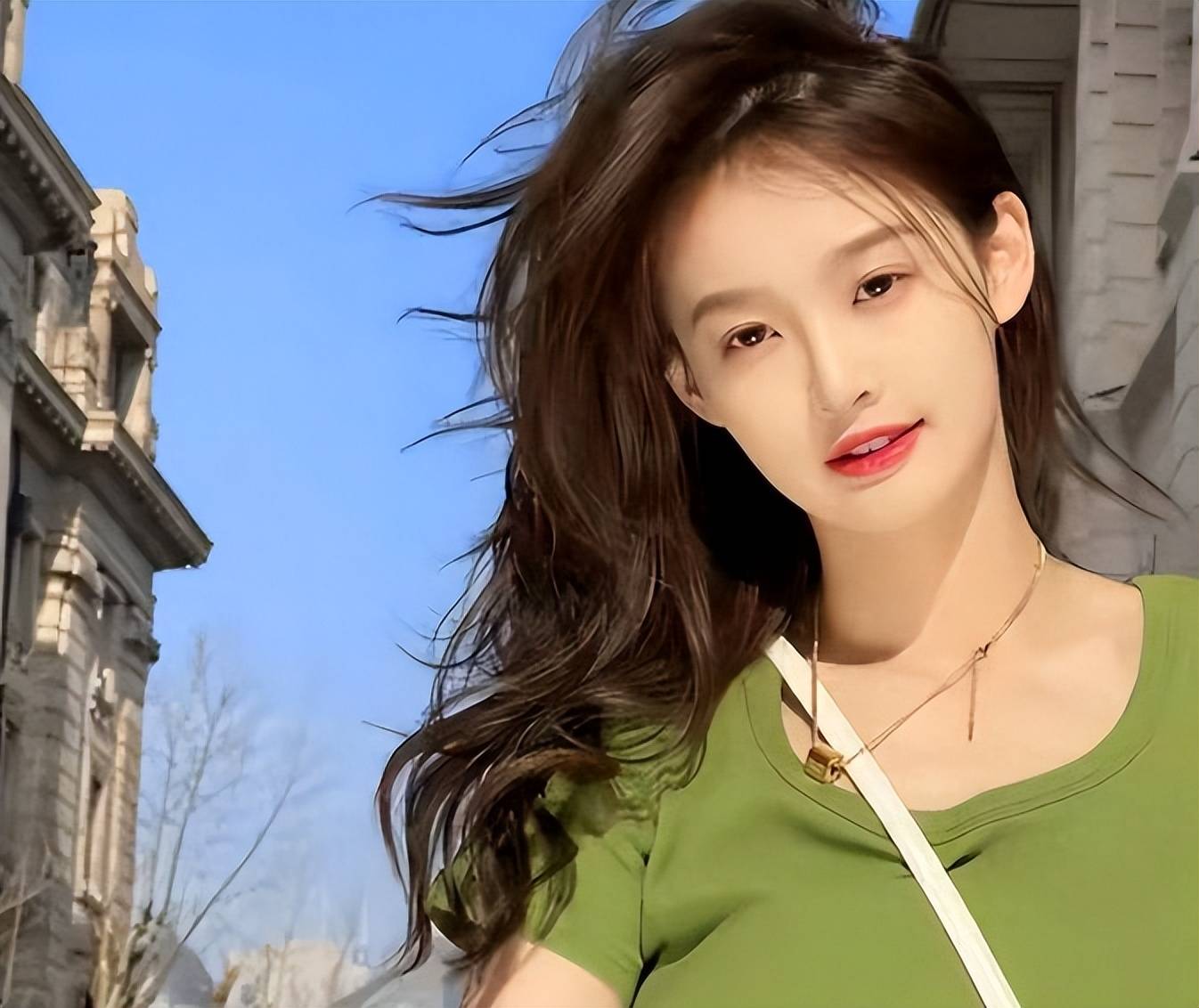 长相清纯似白鹿,住男方豪宅疑同居_小羽_感情世界_人们