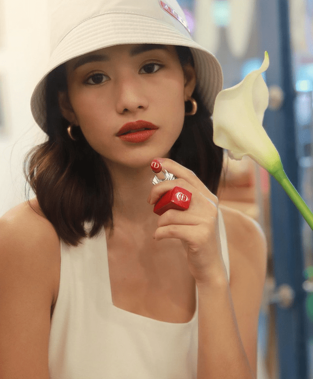 黄黑皮女生可以试试这样穿_白色_颜色_衣服