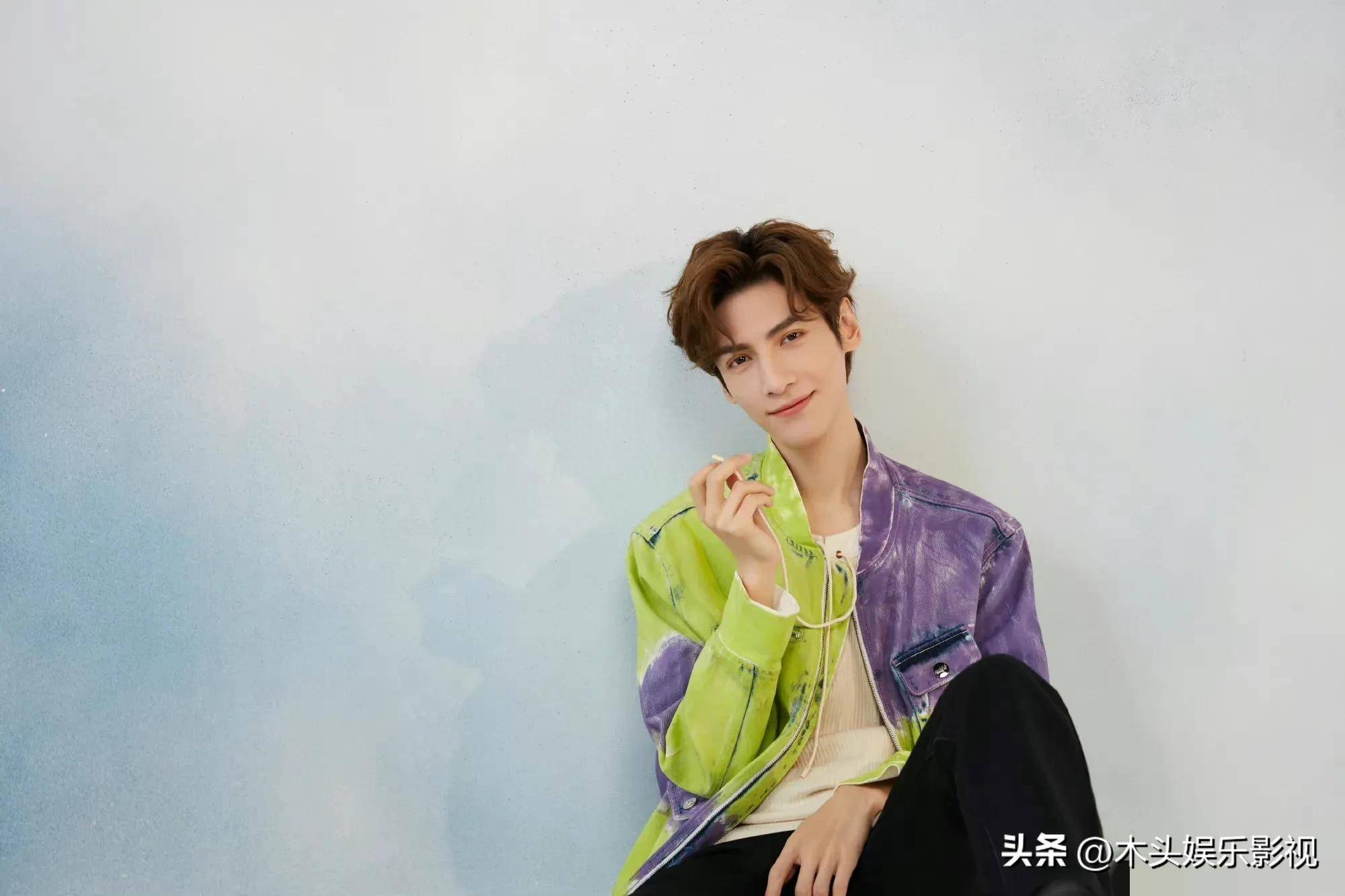 罗云熙34岁生日写真释出,是夏日限定清新又帅气的男友呀_紫色_橘柠檬