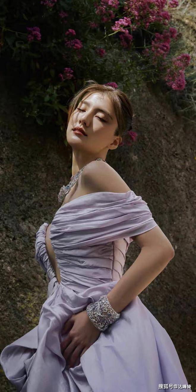 吴千语展现了自己的实力和潜力,成为了备受期待的新生代演员之一