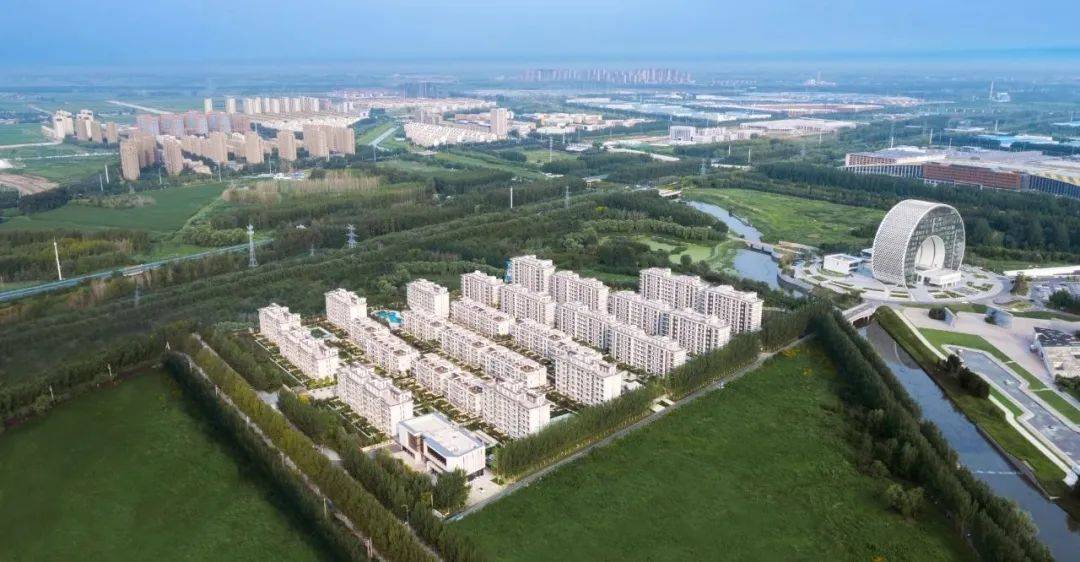 鸟瞰实景图(汽车博物馆与国际人才公寓一河之隔)始于疫情之前的2019年