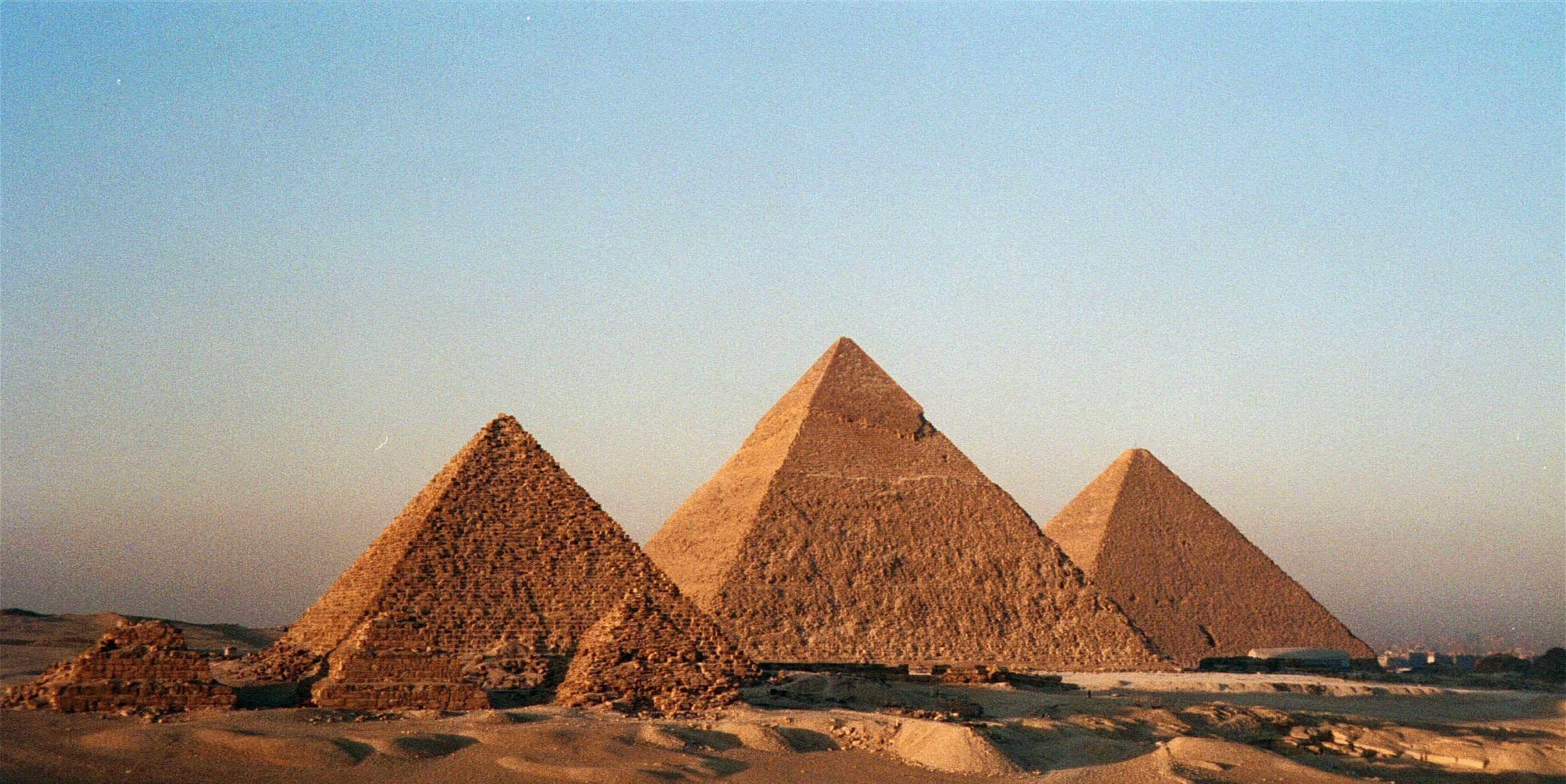 有关金字塔的传说有几种?究竟是谁建造了金字塔?_部落_地球_古埃及