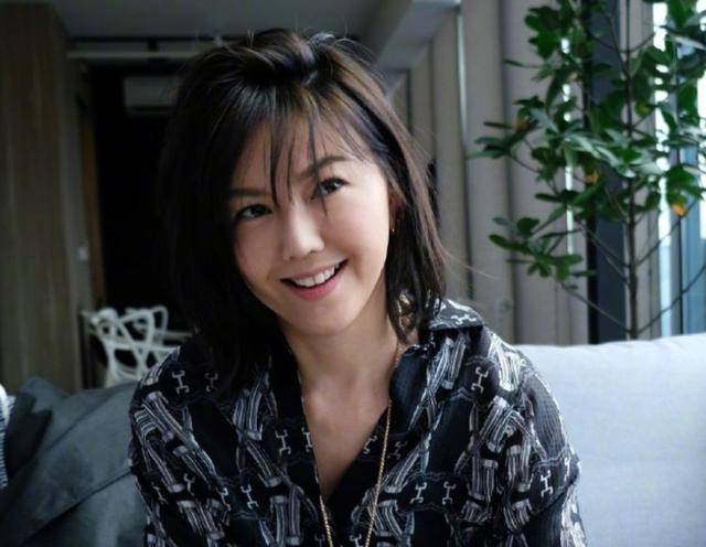 孙燕姿成冷门歌手,大粉肖战亲自反黑追星成功,华晨宇却尴尬了_妹妹_事