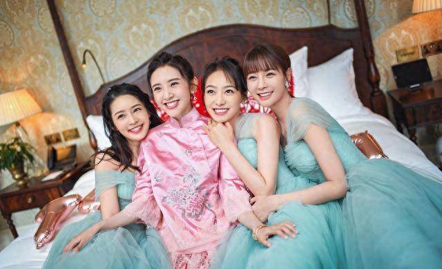 有一种荧屏cp叫做"李沁与黄景瑜",两人猝不及防就发起"喜糖"_宣传