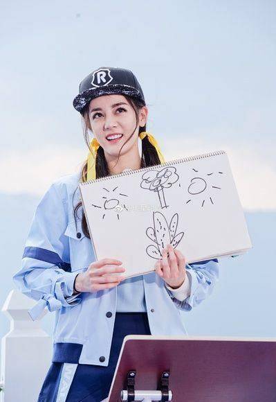 迪丽热巴含泪退出跑男真相揭秘!群星送祝福为何只有鹿晗不吭声?