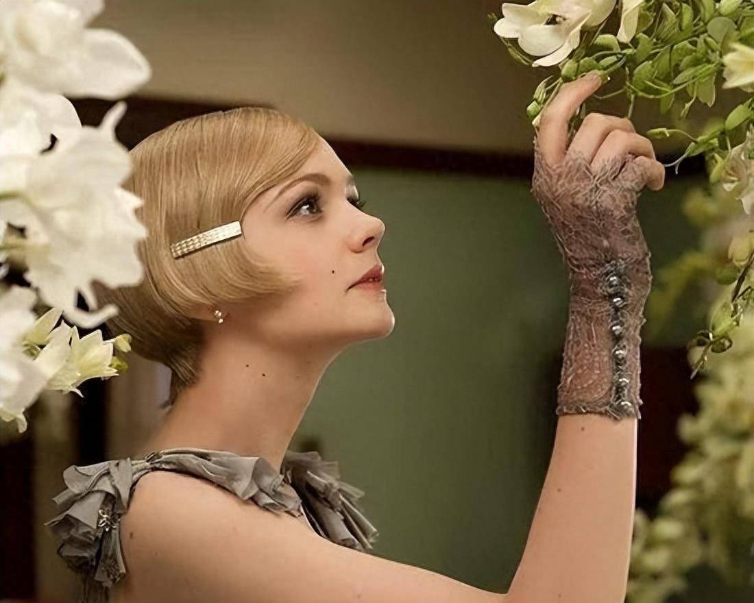 在《了不起的盖茨比》中,当韶华逝去梦想幻灭,发现只是贪念作怪