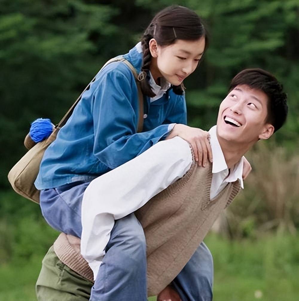 "三金影后"周冬雨:被曝不拉窗帘与男友亲热,拍性感写真遭群嘲_马思纯