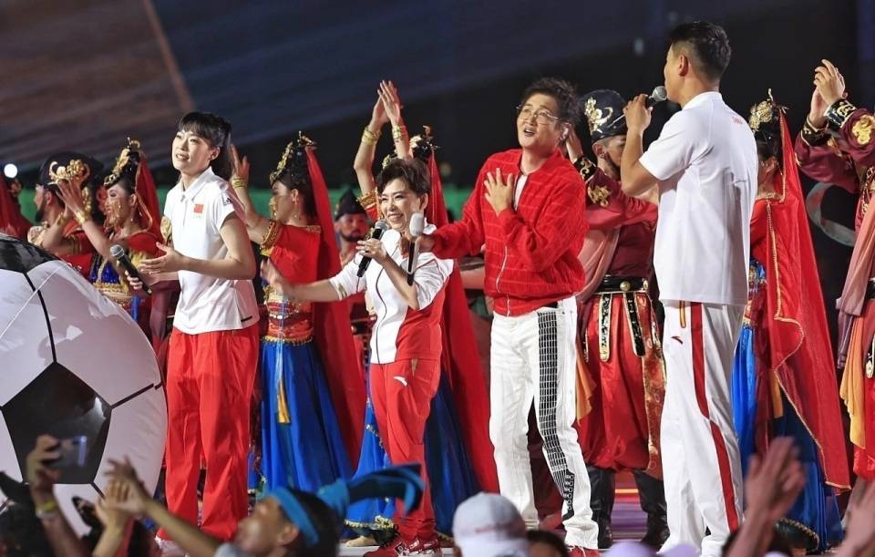 河南女排"歌星"与邓亚萍,孙楠同台献唱省运会主题曲_弹跳_爆发力_cm