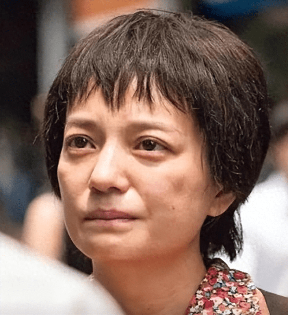 亲日辱华,殴打孕妇,操控股市,野心炸裂的赵薇,终于付出了代价_女子