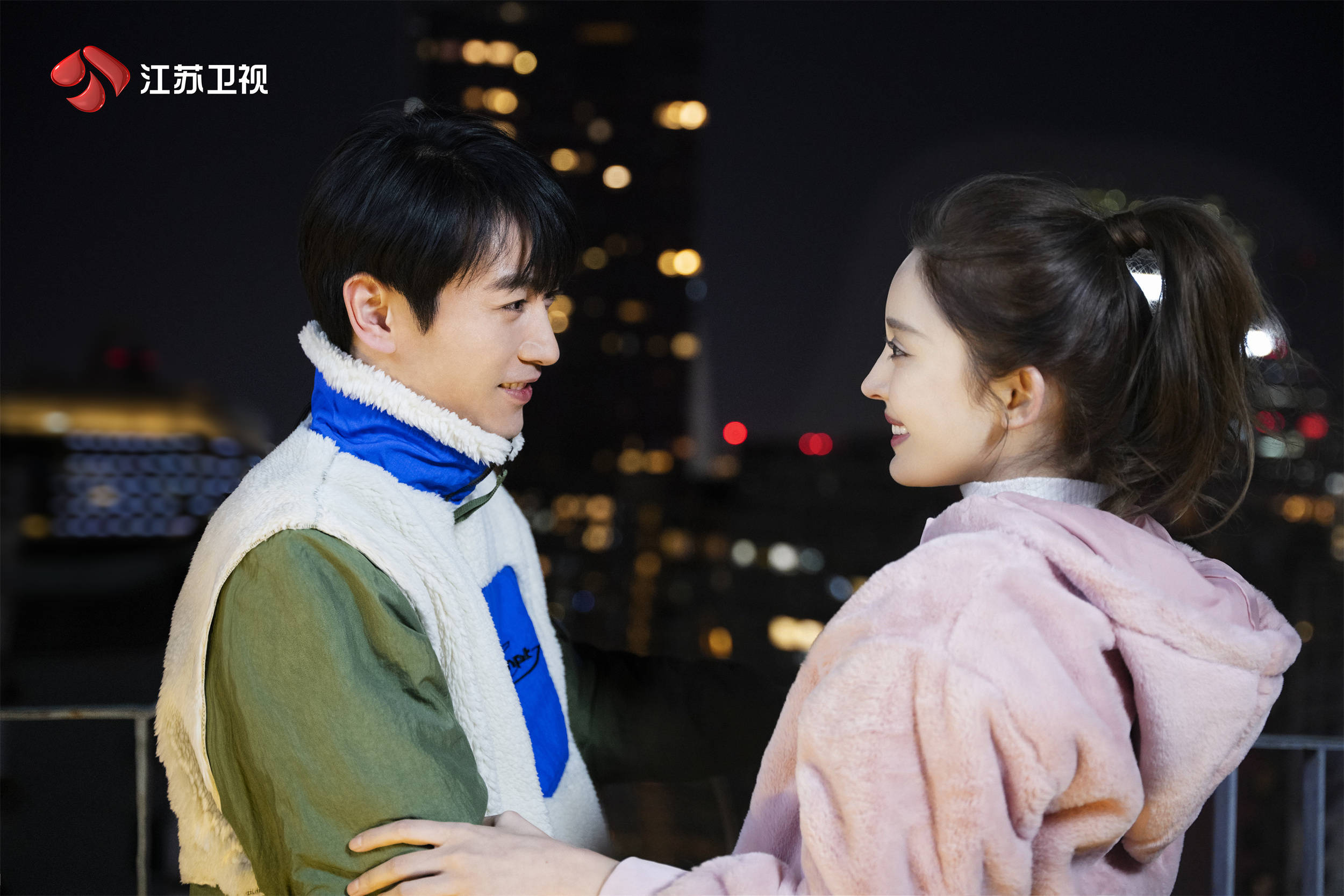 没有人比许耀(陈晓 饰)更惨,创业失败,欠下巨款,无奈与女友余佳恩