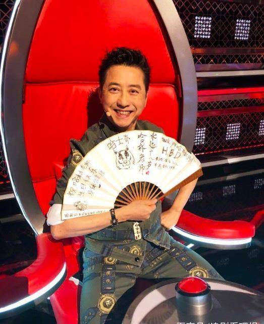 哈林张嘉欣二胎性别曝光,网友给孩子取名哈喇子,哈林气得想打人_哈利