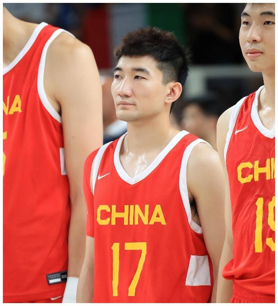 苏群:郭艾伦因为身高不够落选国家队 这个争议会一直伴随男篮_比赛