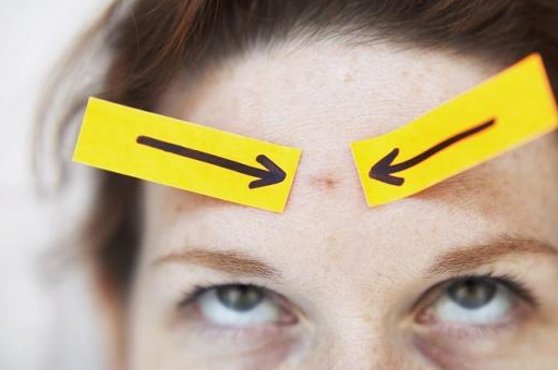 印堂印堂也就是人们的额头,通过印堂的一些变化,也可以反映出人的身体