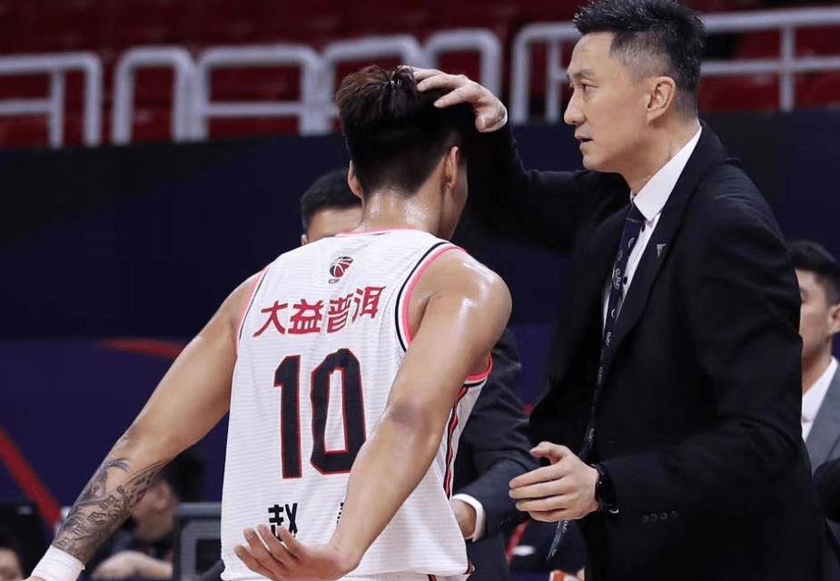 广东男篮的休赛期,朱芳雨能否迎回周鹏?巩晓彬的去向如何?