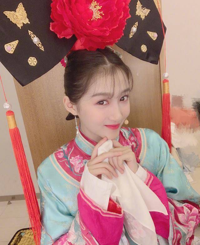 关晓彤张天爱同台cos美少女战士,上演回忆杀,完美身材惊艳众人_水兵